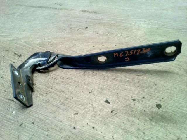 bontott VW PASSAT B5 Motorháztető Jobb Zsanér