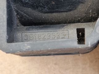 bontott VW PASSAT B5 Motorháztető Nyitó Kar / Gomb