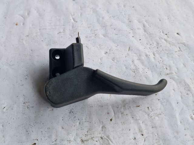 bontott VW PASSAT B5 Motorháztető Nyitó Kar / Gomb