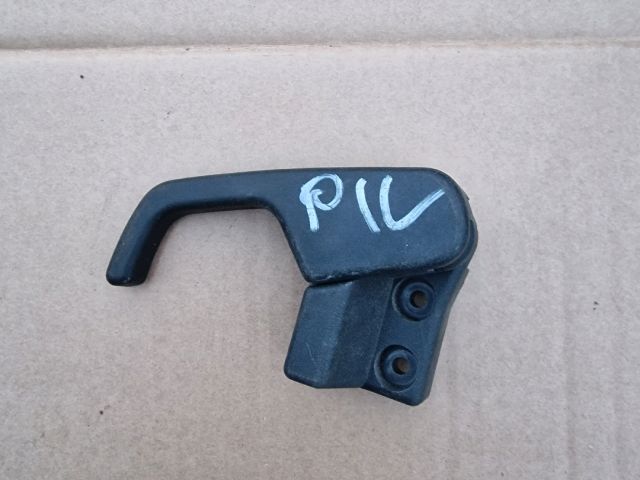 bontott VW PASSAT B5 Motorháztető Nyitó Kar / Gomb