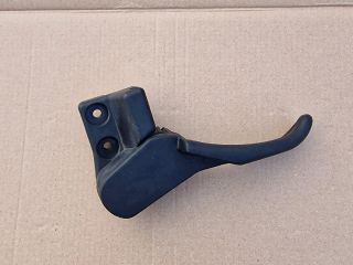 bontott VW PASSAT B5 Motorháztető Nyitó Kar / Gomb