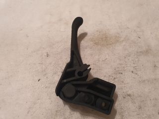 bontott VW PASSAT B5 Motorháztető Nyitó Kar / Gomb