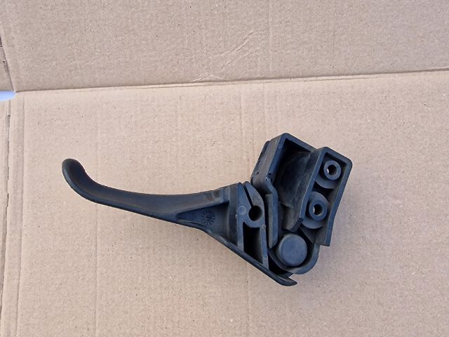 bontott VW PASSAT B5 Motorháztető Nyitó Kar / Gomb