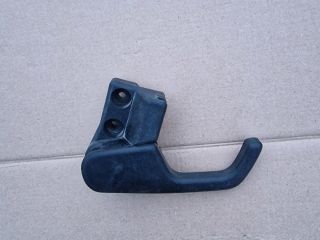 bontott VW PASSAT B5 Motorháztető Nyitó Kar / Gomb