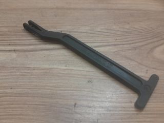 bontott VW PASSAT B5 Motorháztető Nyitó Kar / Gomb