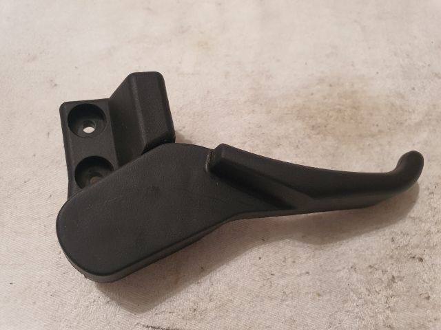 bontott VW PASSAT B5 Motorháztető Nyitó Kar / Gomb