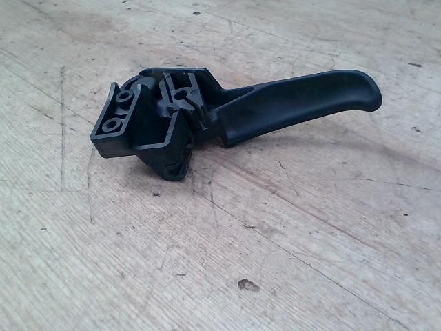 bontott VW PASSAT B5 Motorháztető Nyitó Kar / Gomb