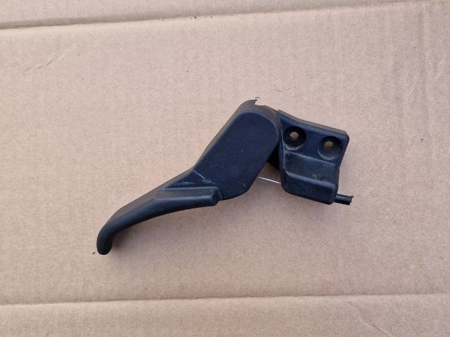 bontott VW PASSAT B5 Motorháztető Nyitó Kar / Gomb