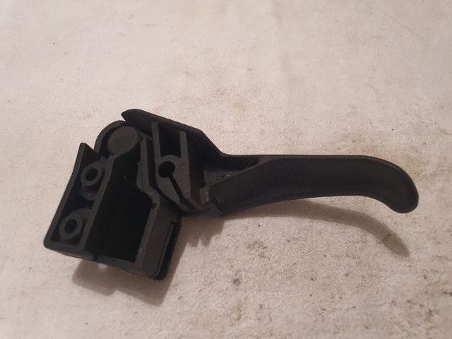 bontott VW PASSAT B5 Motorháztető Nyitó Kar / Gomb