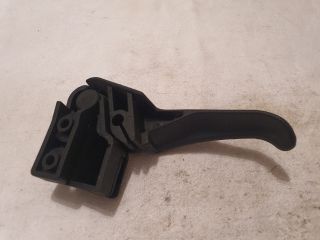 bontott VW PASSAT B5 Motorháztető Nyitó Kar / Gomb