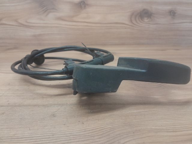 bontott VW PASSAT B5 Motorháztető Nyitó Kar / Gomb