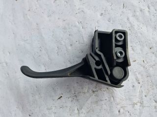 bontott VW PASSAT B5 Motorháztető Nyitó Kar / Gomb