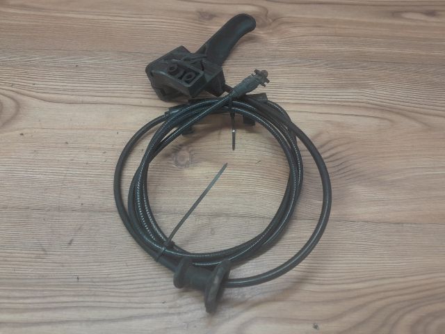 bontott VW PASSAT B5 Motorháztető Nyitó Kar / Gomb