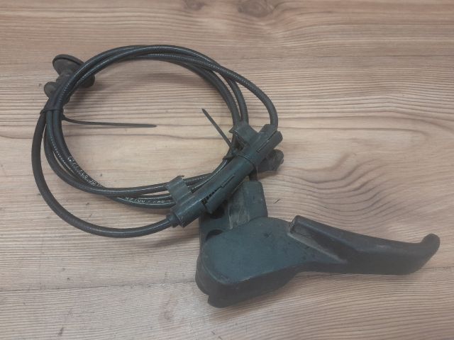 bontott VW PASSAT B5 Motorháztető Nyitó Kar / Gomb