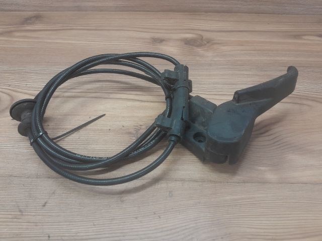 bontott VW PASSAT B5 Motorháztető Nyitó Kar / Gomb