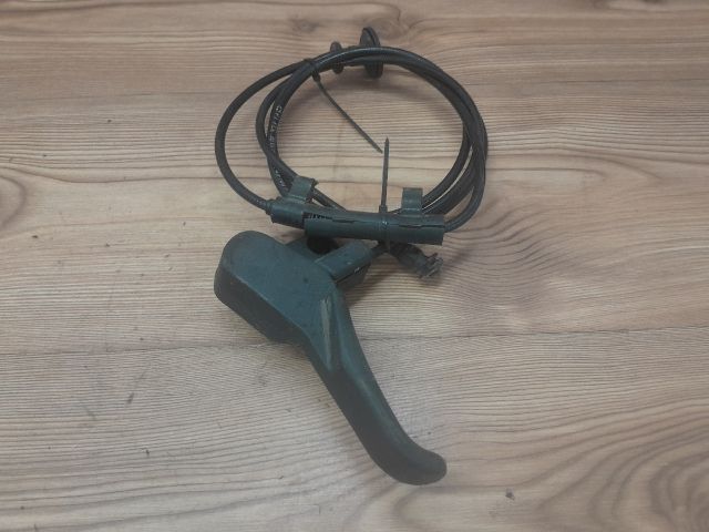 bontott VW PASSAT B5 Motorháztető Nyitó Kar / Gomb