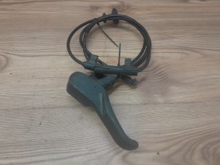 bontott VW PASSAT B5 Motorháztető Nyitó Kar / Gomb