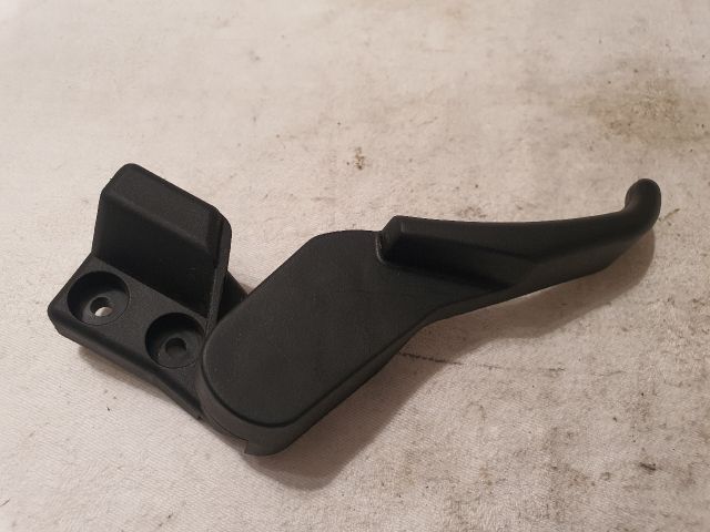 bontott VW PASSAT B5 Motorháztető Nyitó Kar / Gomb