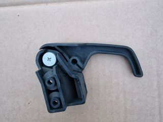 bontott VW PASSAT B5 Motorháztető Nyitó Kar / Gomb