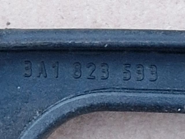 bontott VW PASSAT B5 Motorháztető Nyitó Kar / Gomb