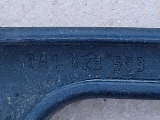 bontott VW PASSAT B5 Motorháztető Nyitó Kar / Gomb