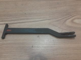 bontott VW PASSAT B5 Motorháztető Nyitó Kar / Gomb