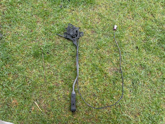 bontott VW PASSAT B5 Motorháztető Zárszerkezet