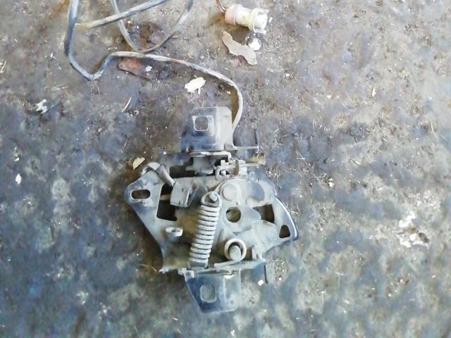 bontott VW PASSAT B5 Motorháztető Zárszerkezet