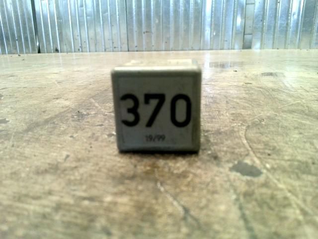 bontott VW PASSAT B5 Relé