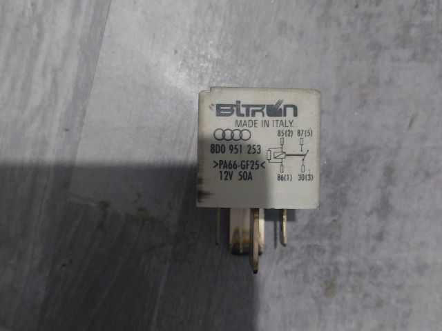 bontott VW PASSAT B5 Relé