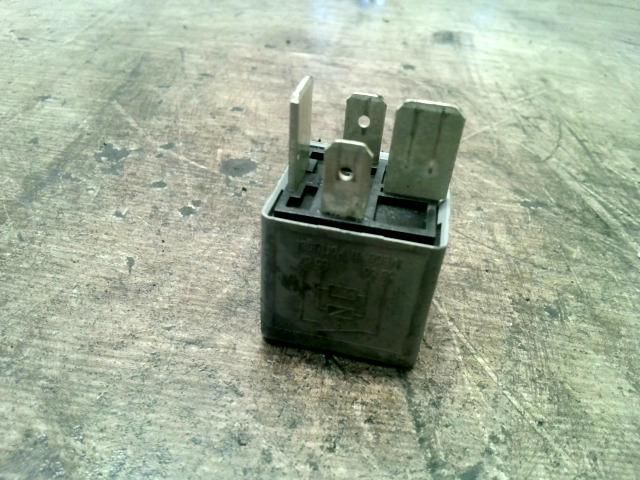 bontott VW PASSAT B5 Relé