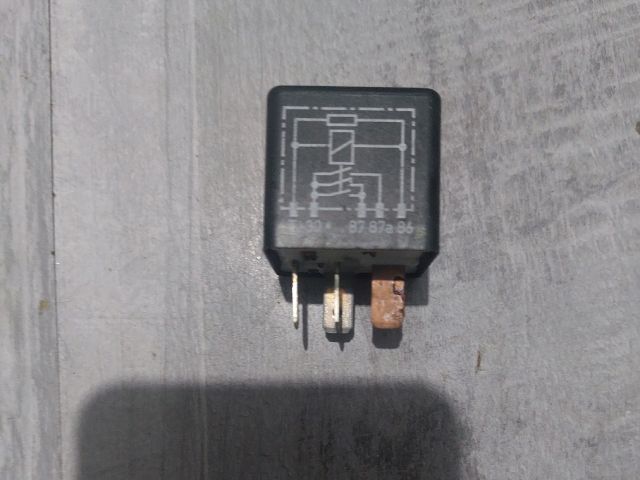 bontott VW PASSAT B5 Relé