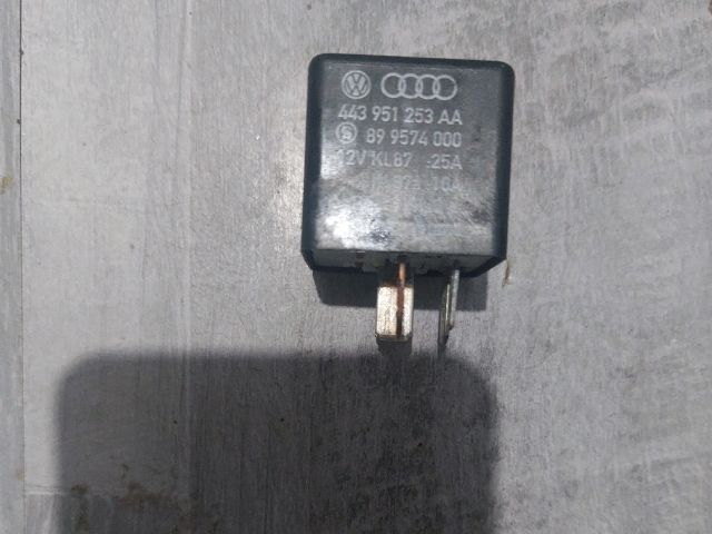 bontott VW PASSAT B5 Relé