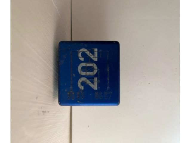 bontott VW PASSAT B5 Relé