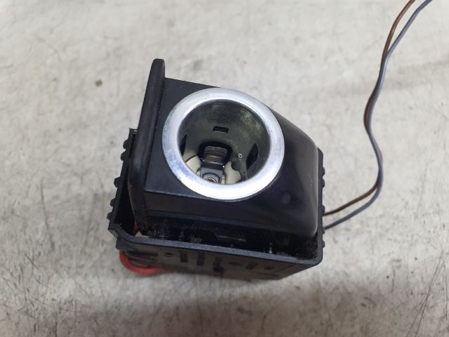 bontott VW PASSAT B5 Szivargyújtó Aljzat