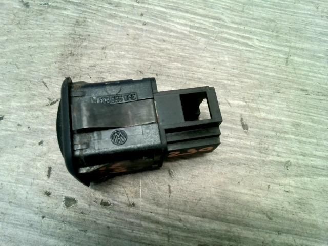 bontott VW PASSAT B5 Tankajtó Nyitó Kar / Gomb