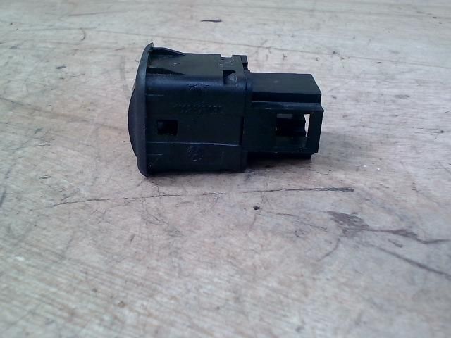 bontott VW PASSAT B5 Tankajtó Nyitó Kar / Gomb