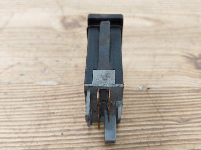 bontott VW PASSAT B5 Vészvillogó Kapcsoló