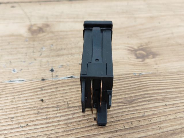 bontott VW PASSAT B5 Vészvillogó Kapcsoló