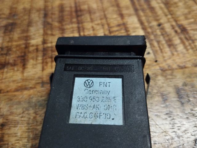 bontott VW PASSAT B5 Vészvillogó Kapcsoló