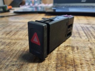 bontott VW PASSAT B5 Vészvillogó Kapcsoló