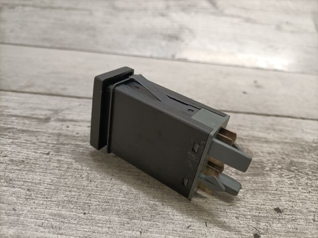 bontott VW PASSAT B5 Vészvillogó Kapcsoló