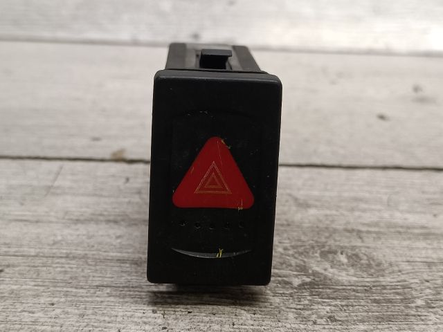 bontott VW PASSAT B5 Vészvillogó Kapcsoló