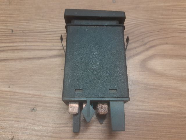 bontott VW PASSAT B5 Vészvillogó Kapcsoló