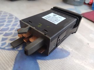 bontott VW PASSAT B5 Vészvillogó Kapcsoló