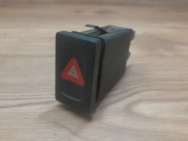 bontott VW PASSAT B5 Vészvillogó Kapcsoló