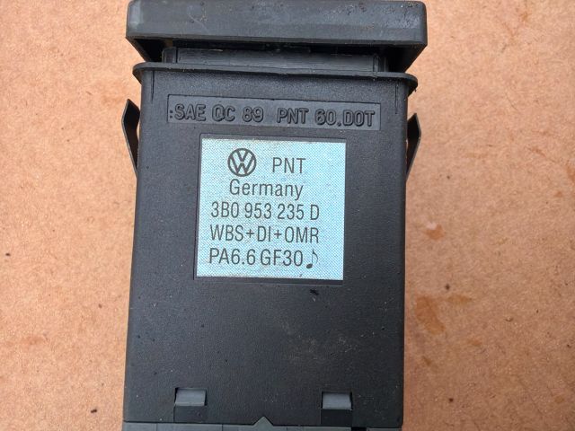 bontott VW PASSAT B5 Vészvillogó Kapcsoló