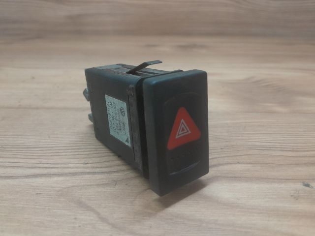 bontott VW PASSAT B5 Vészvillogó Kapcsoló