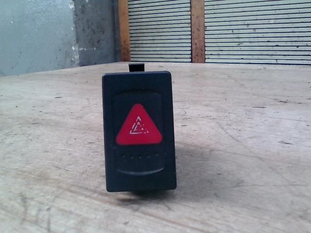 bontott VW PASSAT B5 Vészvillogó Kapcsoló