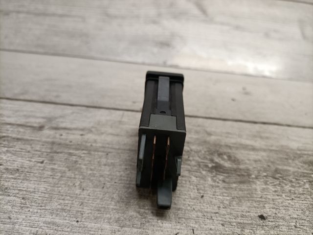 bontott VW PASSAT B5 Vészvillogó Kapcsoló